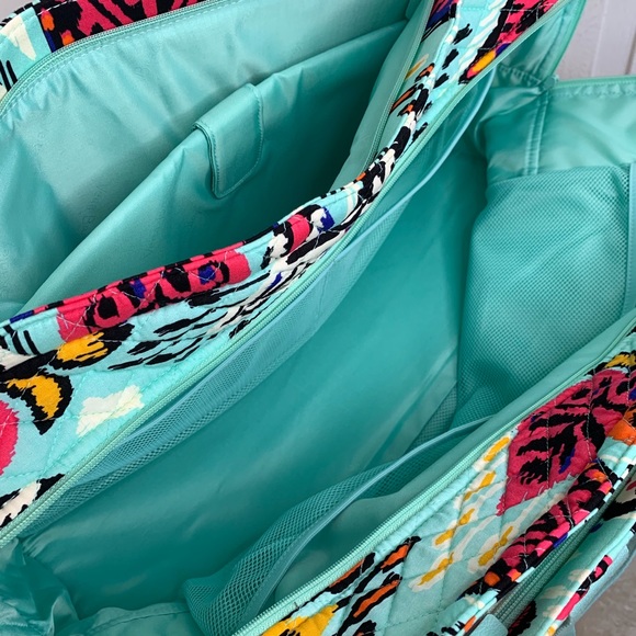🔥VERA BRADLEY TRAVEL BAG🔥 - Picture 4 of 4